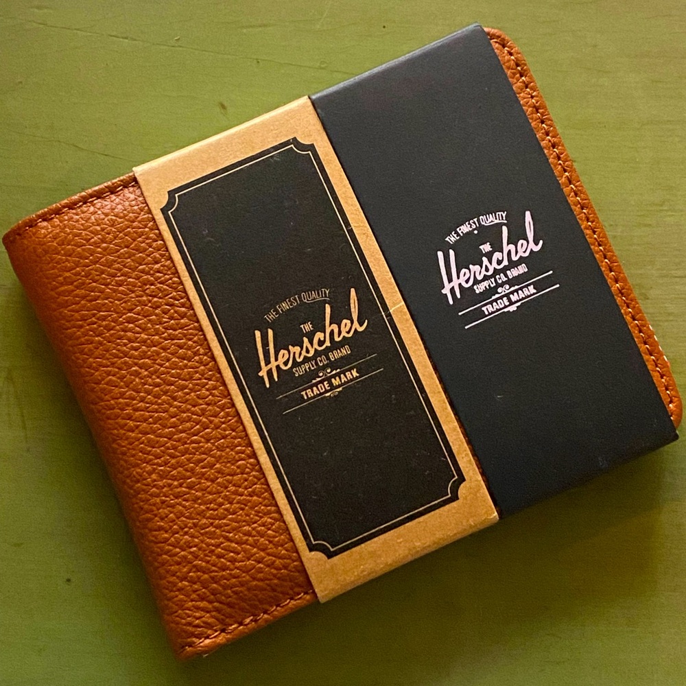 NEW Herschel wallet NWT $75 ret brown leather